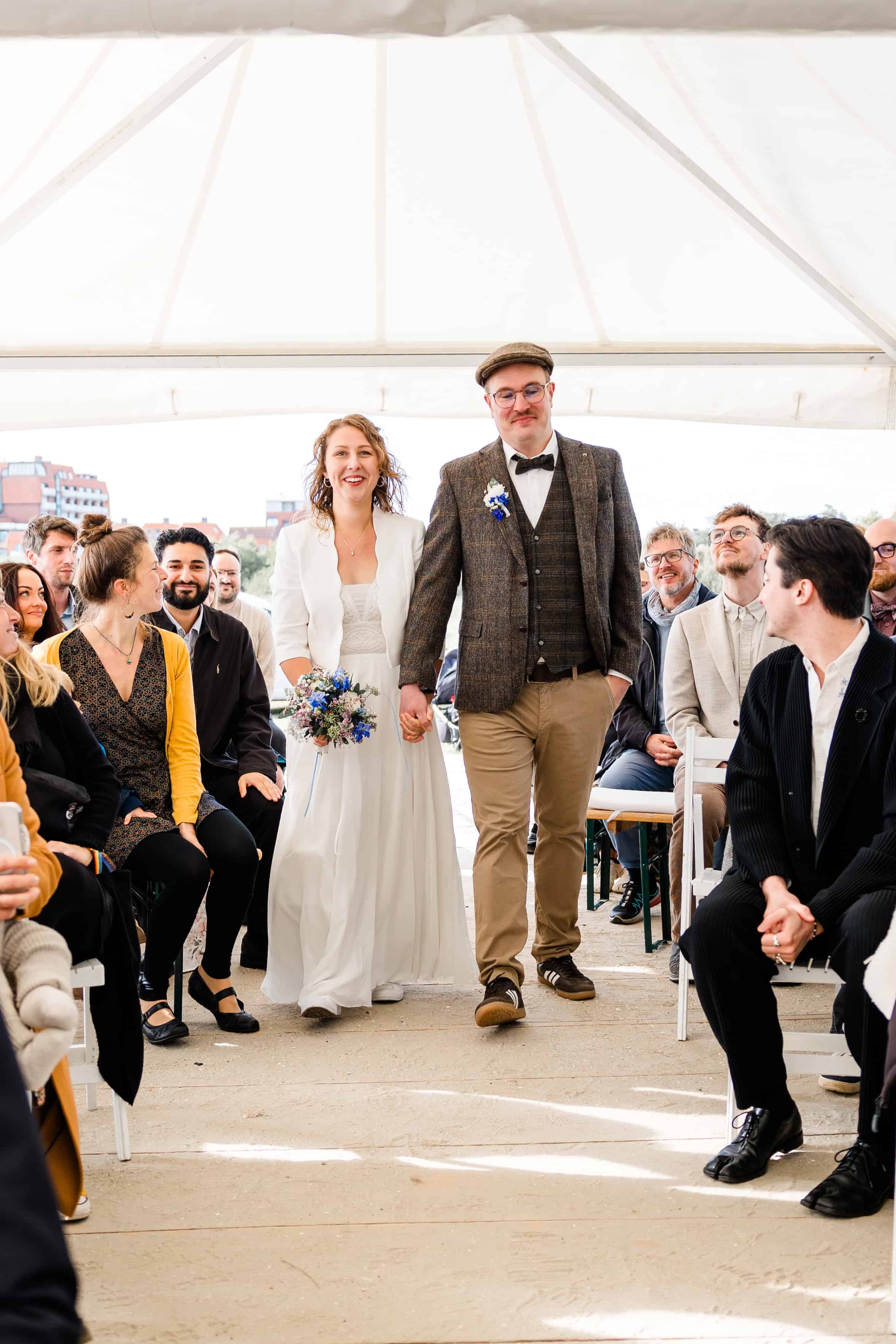 Emotionale Momente während der Trauung, dokumentarische Hochzeitsfotografie
