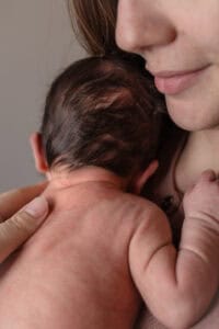 Erste gemeinsame Momente als Familie, leise dokumentiert.