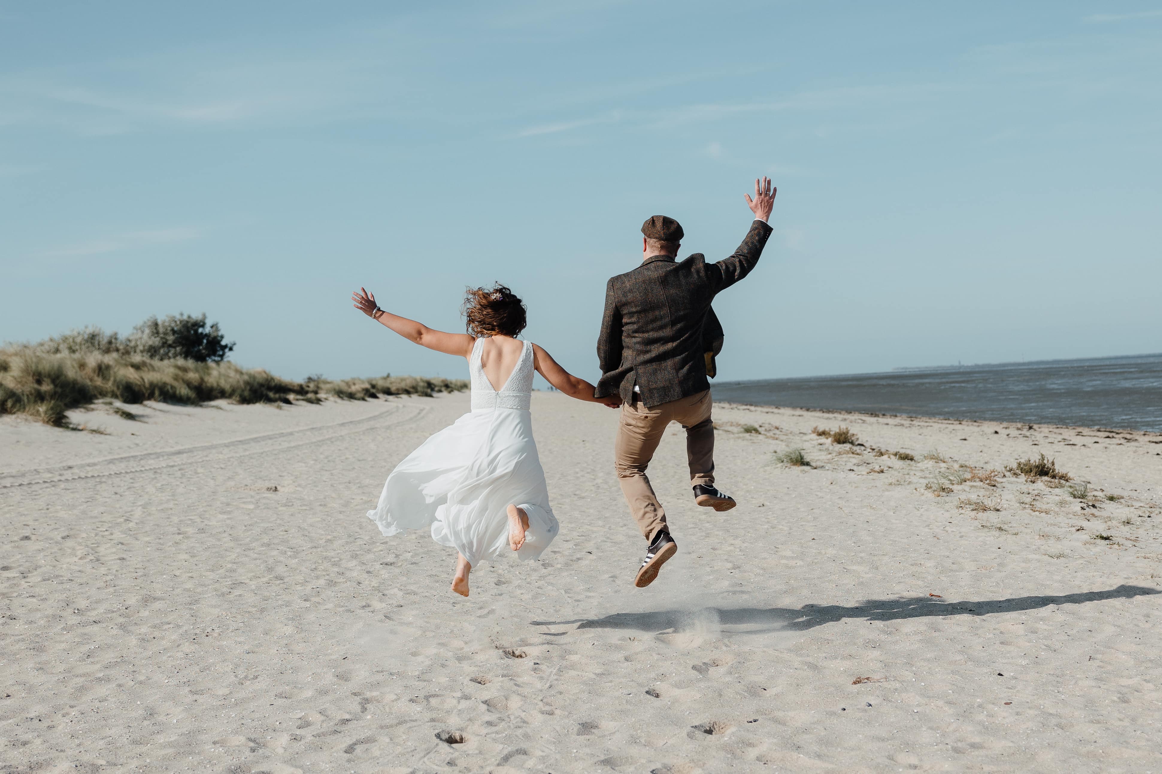Brautpaar am Strand - Hochzeitsreportage an der Nordsee